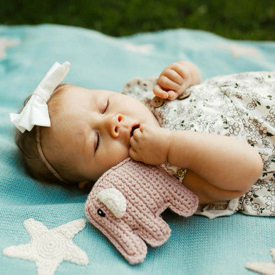 Peeble | Organic Elephant Rattle | Pink